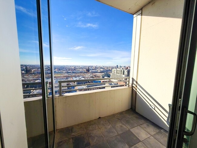 Building Photo - 1720 S Michigan Ave