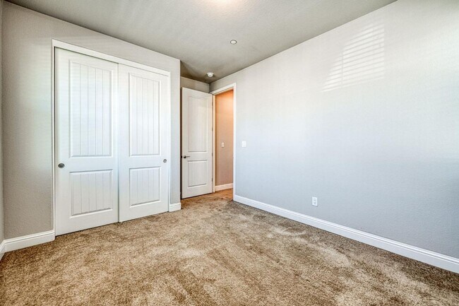 Building Photo - Stunning Granville Home in Copper River Canvas Gated Community!