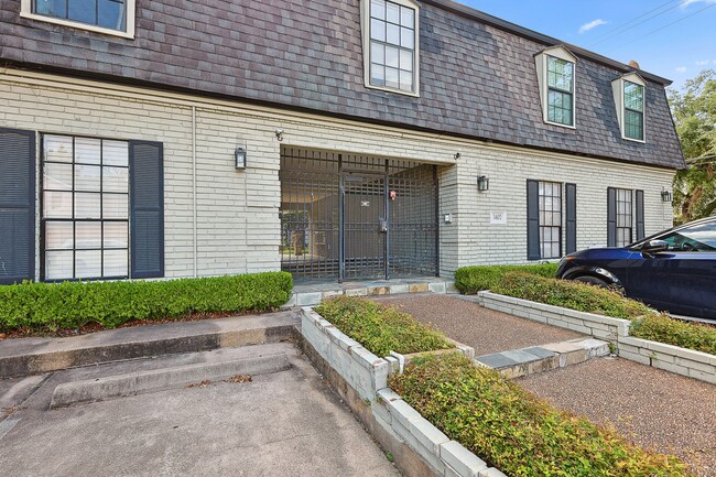 Building Photo - 3402 Garrott St
