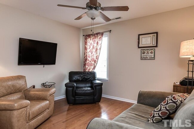 Building Photo - Charming 3BD, 2.5BA Raleigh Townhouse with...