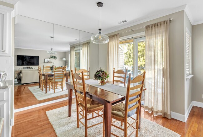 Building Photo - 170 Forest St