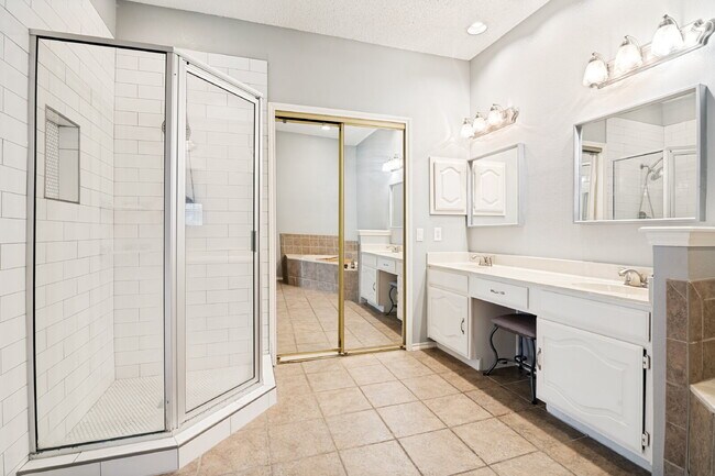 Building Photo - "Spacious 3-Bedroom Gem with 2 Full Baths in Garland – 2276 Sq Ft of Comfort Awaits!"