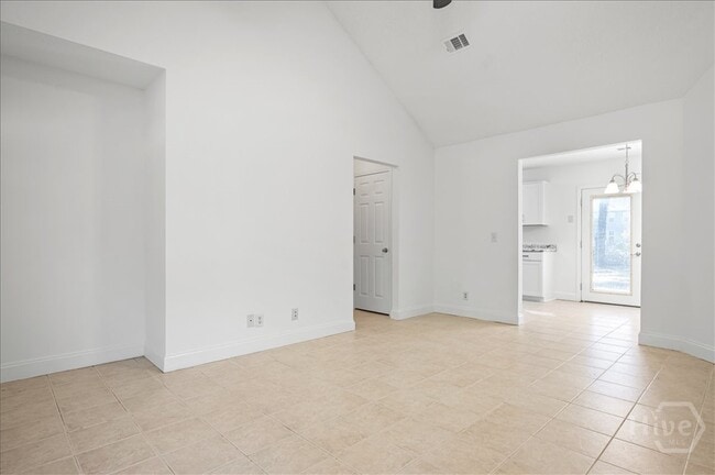 Building Photo - 479 Archer Rd