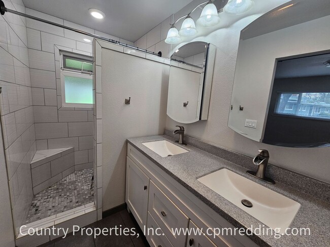 Building Photo - Renovated Gated House on an Acre with Detached Shop in Cottonwood!