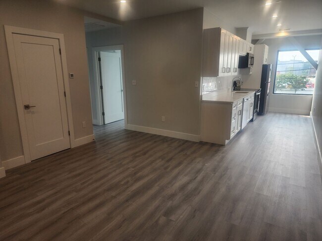 Building Photo - 2 BLOCKS FROM BEACHMONT TRAIN STATION CALL FOR COST DETAILS