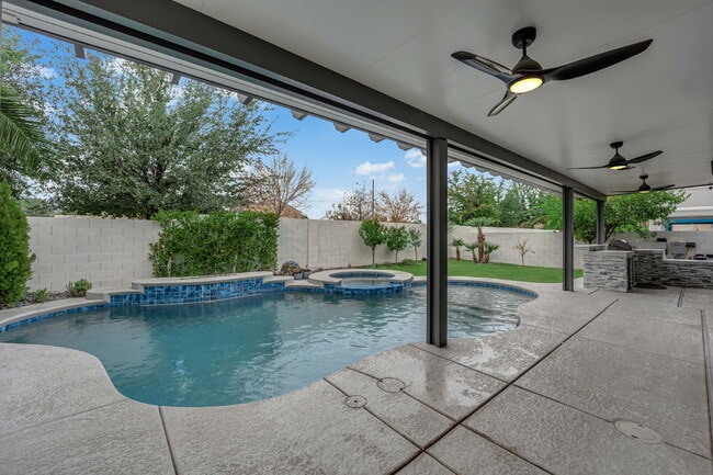 Building Photo - 4319 N Thunder Twice St