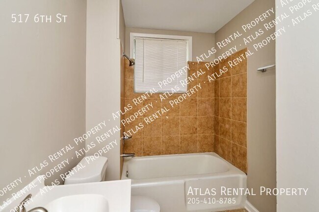 Building Photo - 517 6th St