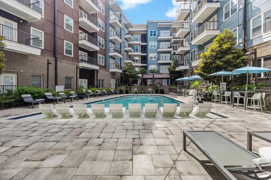Building Photo - 205 S Kings Dr