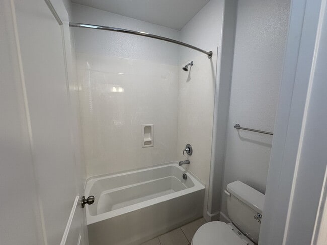 Building Photo - Beautiful 4 Bed, 3 Bath Home in Perfect Tracy Location