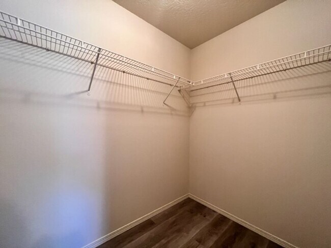 Building Photo - 4448 N Heritage Wds Wy