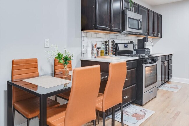 Building Photo - 1255 Raum St NE