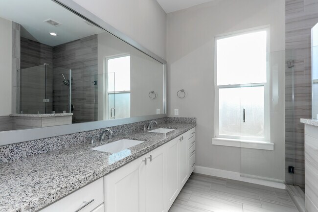 Primary Bathroom - 3107 Saint Charles St