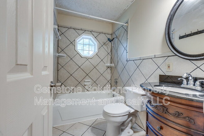 Building Photo - 5580 Hargrove Rd