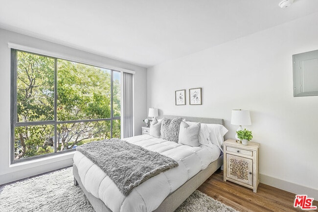 Building Photo - 821 3rd St