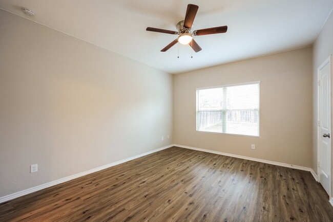 Building Photo - 2210 Marbach Woods