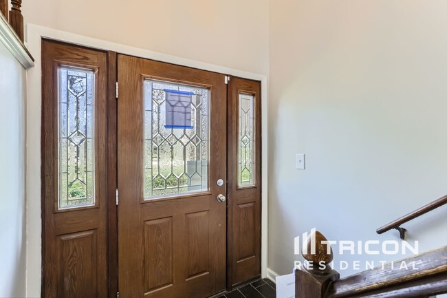 Building Photo - 7221 Red Oak Dr