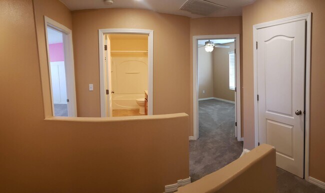 Building Photo - 262 Wellington Dr