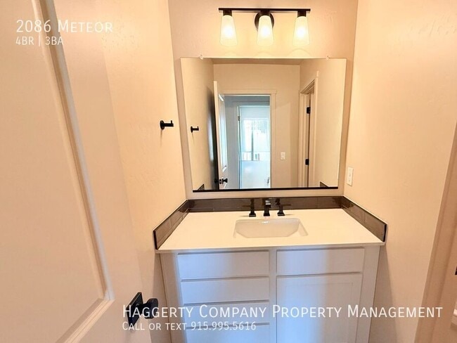 Building Photo - 2086 Meteor-