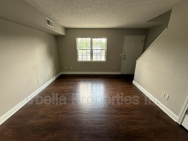 Building Photo - 133 Walker St