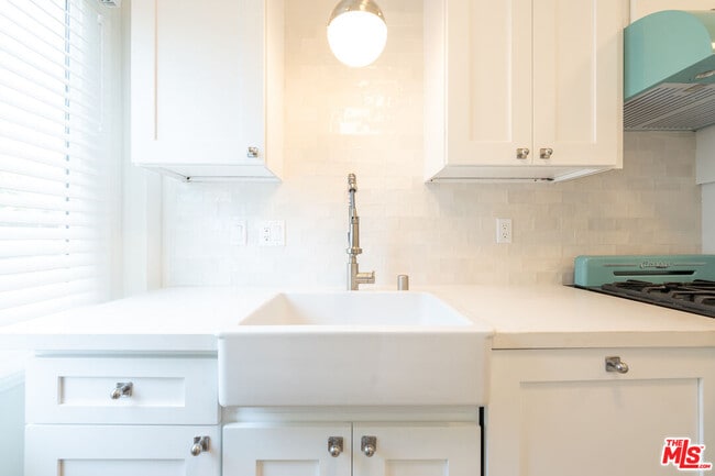 Building Photo - 314 N Venice Blvd