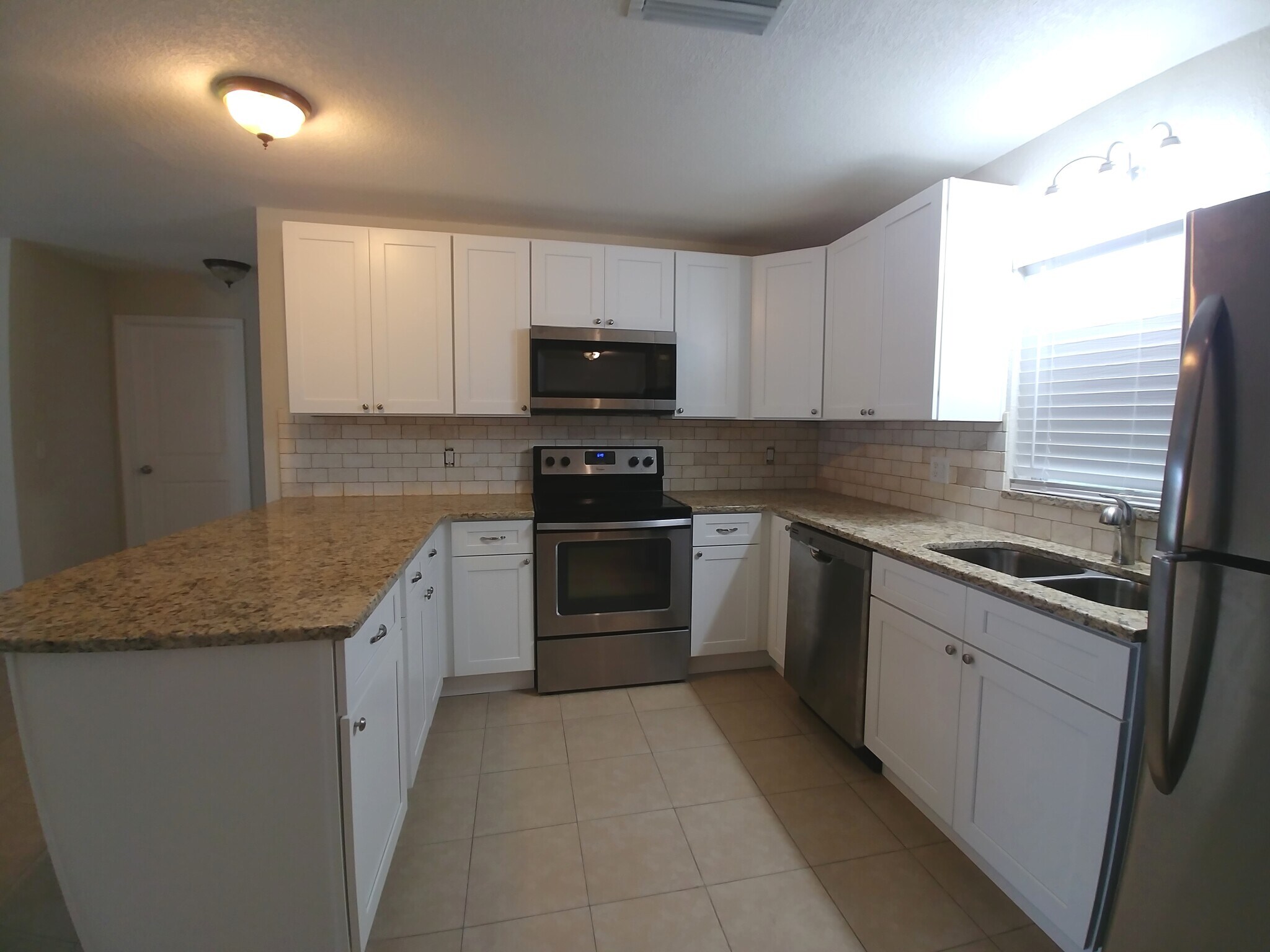 Kitchen - 4458 County Road 472