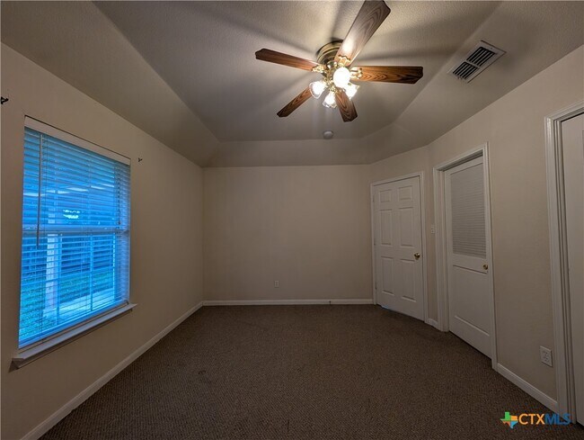 Building Photo - 956 Misty Acres Dr
