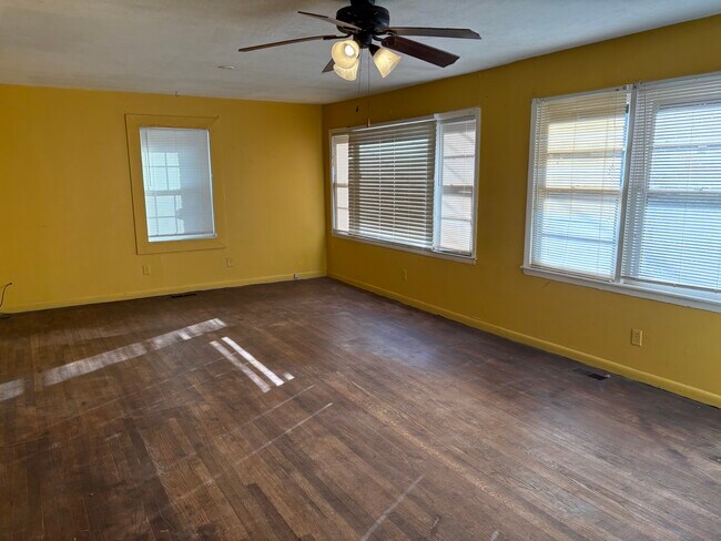 Building Photo - 125 Nelson Ave