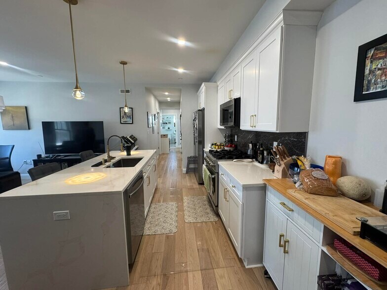 Building Photo - 137 Falcon St