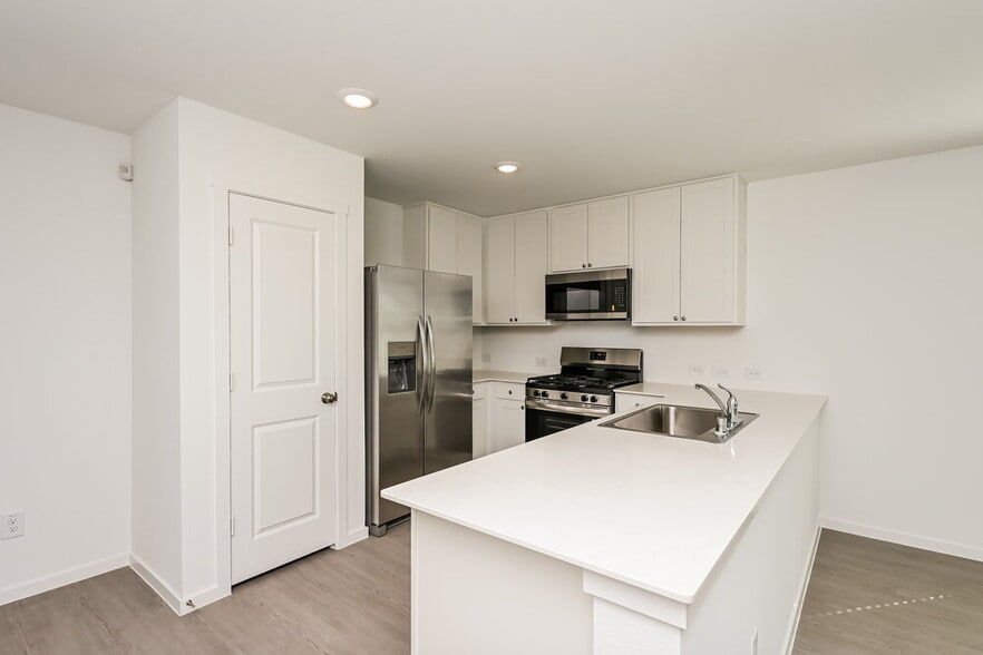 Building Photo - 10709 Revolver Dr