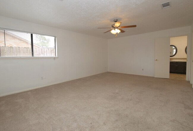 Building Photo - 11662 Sagewillow Ln