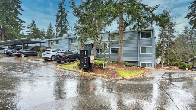 Building Photo - Updated Condo with Community Amenities!