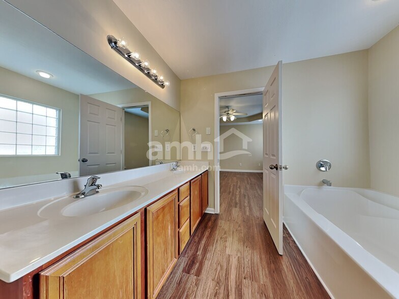 Building Photo - 256 Neal Ave