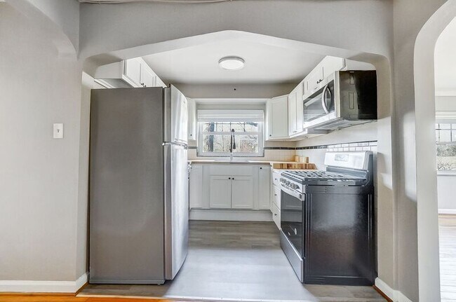 Building Photo - 2769 Losantiville Ave