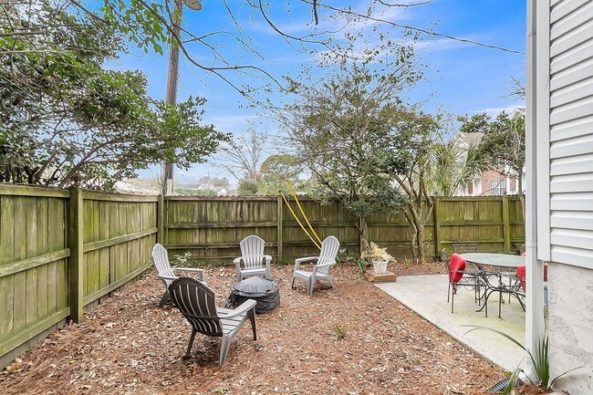 Building Photo - Beautiful 3-Bedroom Home in the Heart of Charleston!