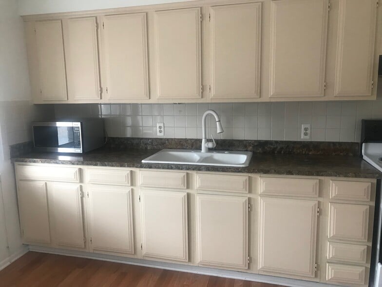 Building Photo - 95 9.5 South Washington Apatment 1