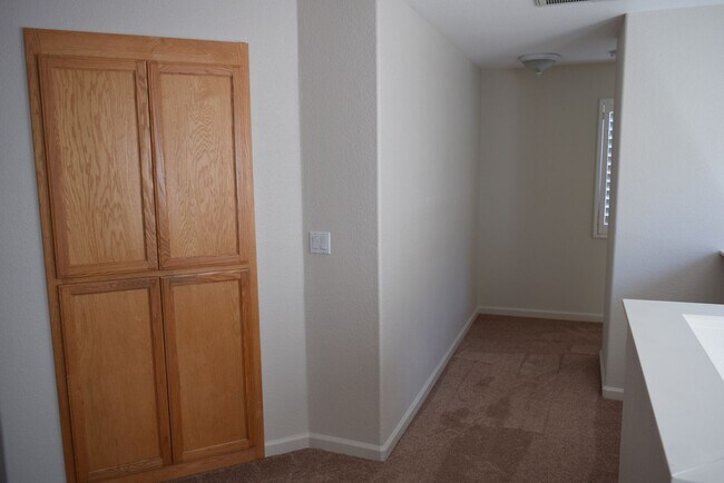 Building Photo - Tracy Home Available in Desirable Edgewood...