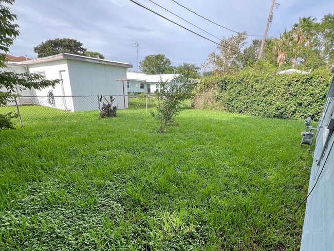 Building Photo - 107 Tarpon Ave