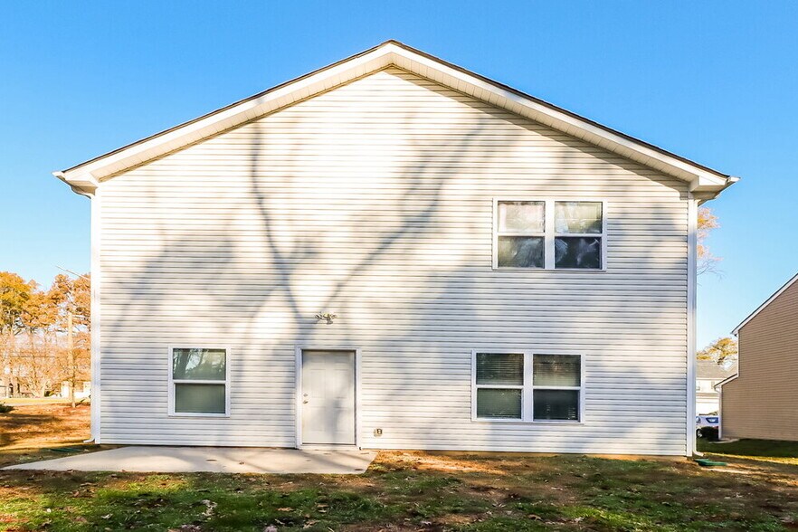 Building Photo - 1017 Helms Rd