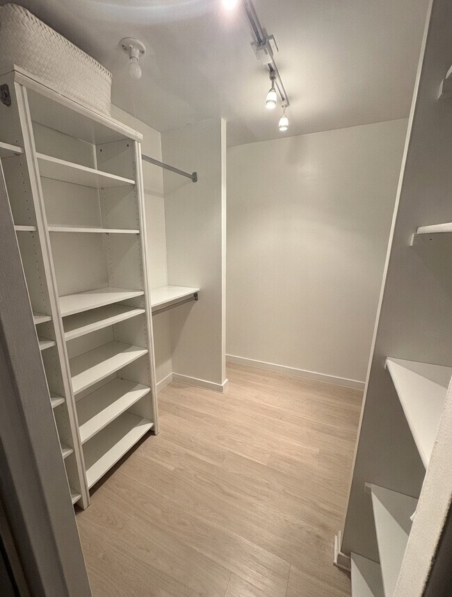 Building Photo - 1030 N State St