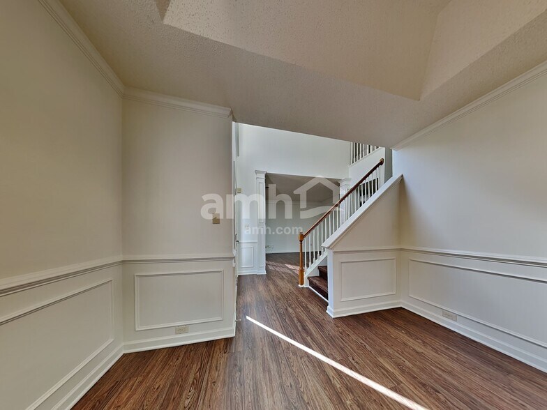 Building Photo - 3814 Sipes Ln