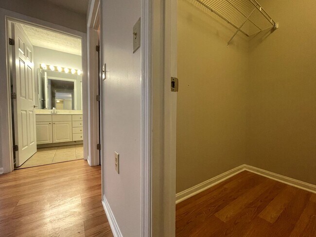 Building Photo - 6775 Meadow Creek Dr