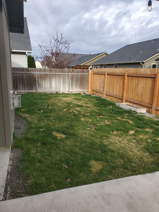 Building Photo - Charming and conveniently located in Nampa 3 bedroom, 2 bath home