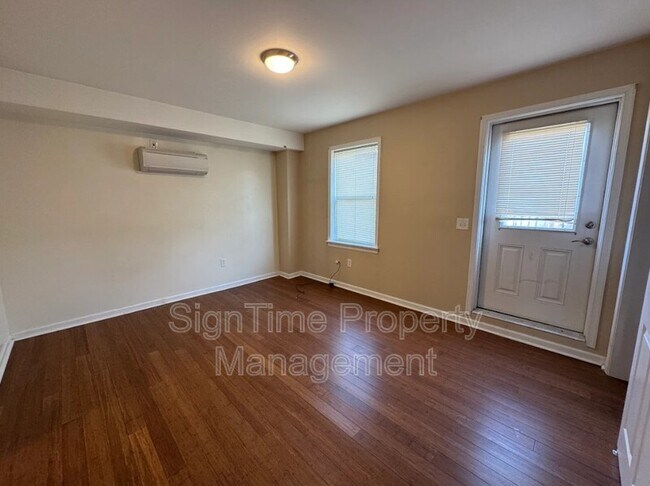 Building Photo - 44 E Franklin St