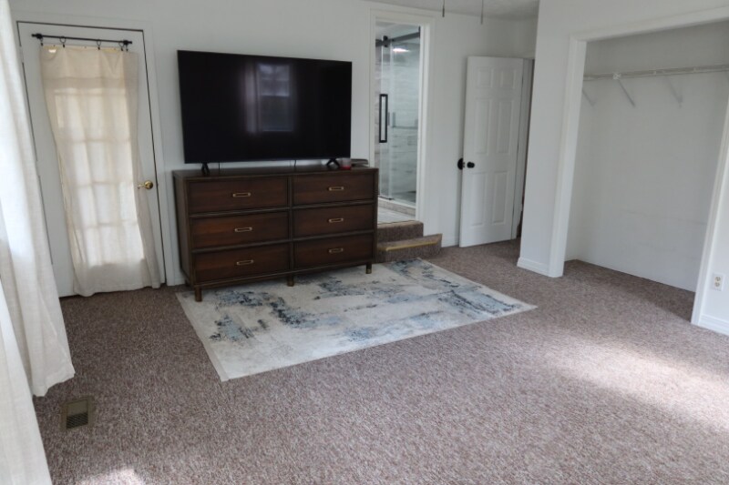 Building Photo - 711 N Hubbard St