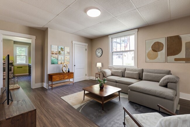 Building Photo - 126 Cologne St