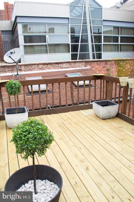 Building Photo - 8 E Henrietta St