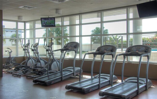 Building Photo - 1120 E Kennedy Blvd