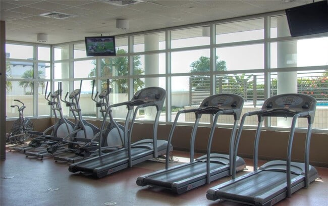 Building Photo - 1208 E Kennedy Blvd