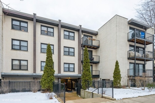 Building Photo - 1711 W Jarvis Ave