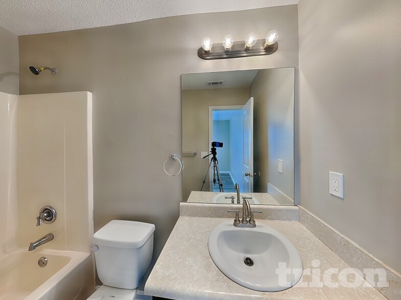 Building Photo - 106 White Creek Loop